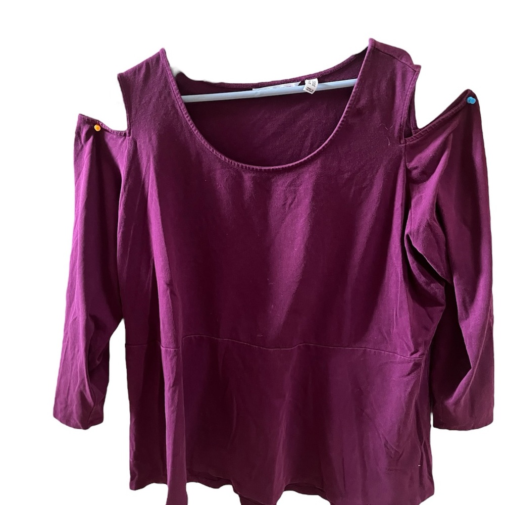 Isaac mizrahi cold shoulder top - Picture 2 of 3